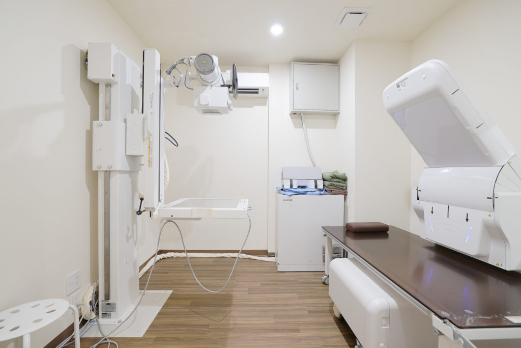 整形外科のレントゲン検査室写真